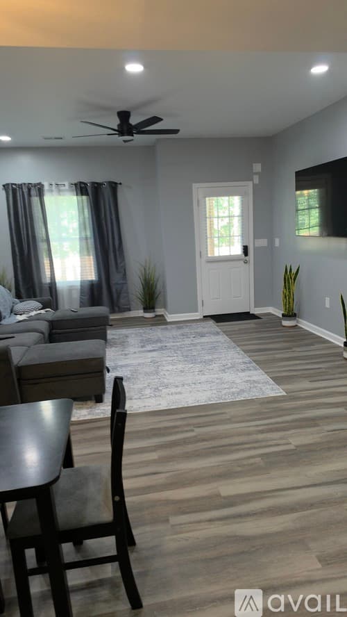 Atlanta House: 7760 Wrotham Circle