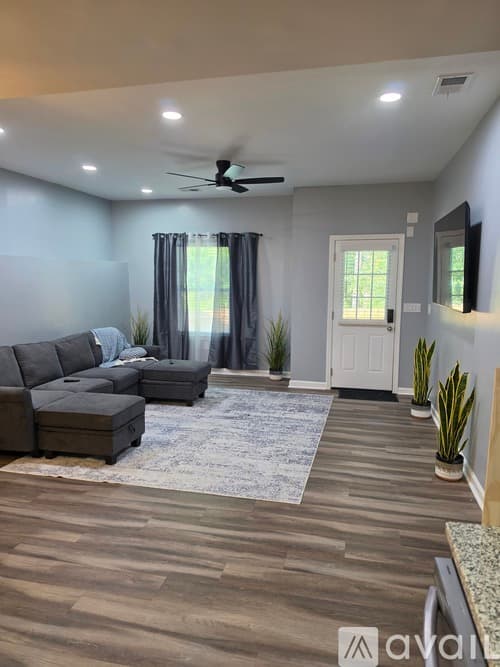 Atlanta House: 7760 Wrotham Circle
