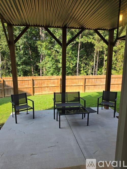 Atlanta House: 7760 Wrotham Circle