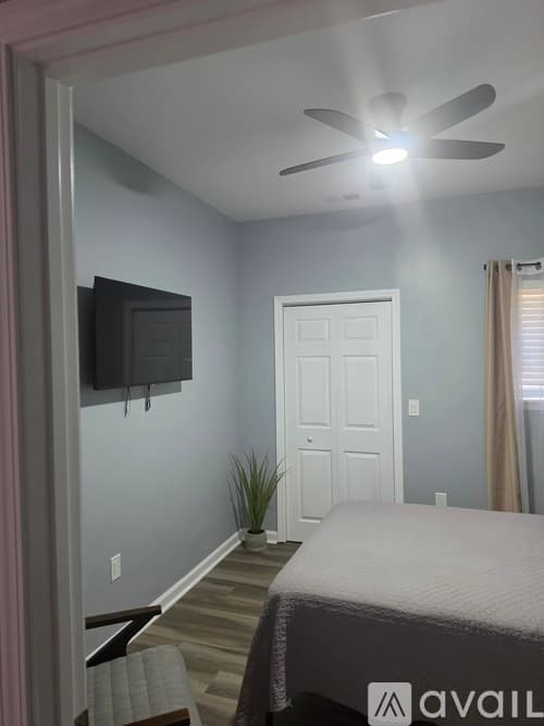 Atlanta House: 7760 Wrotham Circle