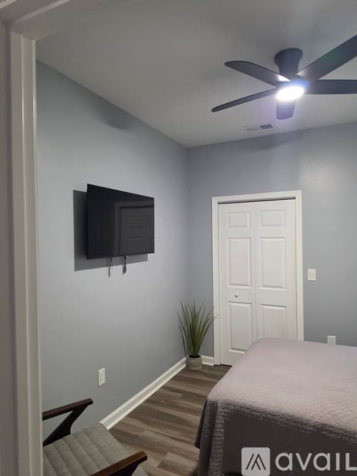 Atlanta House: 7760 Wrotham Circle