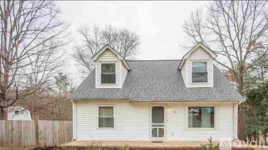 Taylors House: 8 Mountain Chase Dr