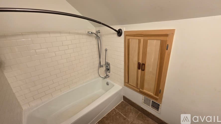 Taylors House: 8 Mountain Chase Dr