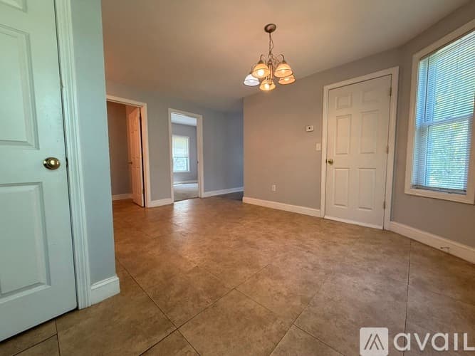 Worcester Apartment: 15 King Philip Rd