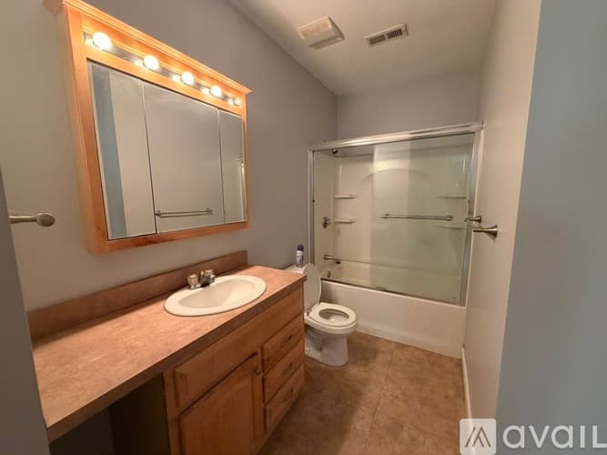 Worcester Apartment: 15 King Philip Rd