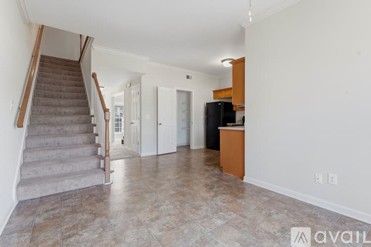 Moody Townhome: 2033 Queens Ct