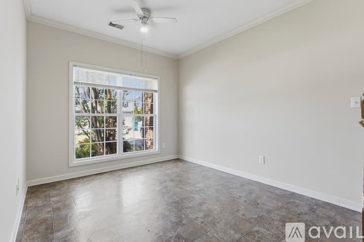 Moody Townhome: 2033 Queens Ct