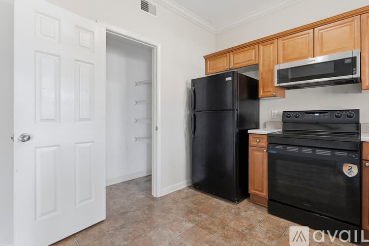 Moody Townhome: 2033 Queens Ct