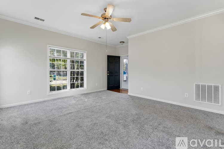 Moody Townhome: 2033 Queens Ct