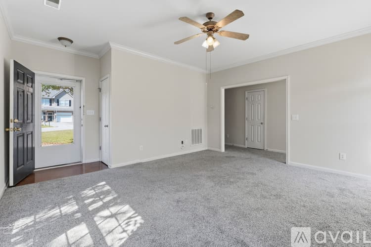 Moody Townhome: 2033 Queens Ct