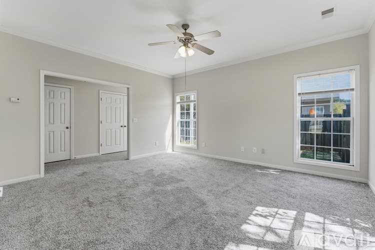 Moody Townhome: 2033 Queens Ct
