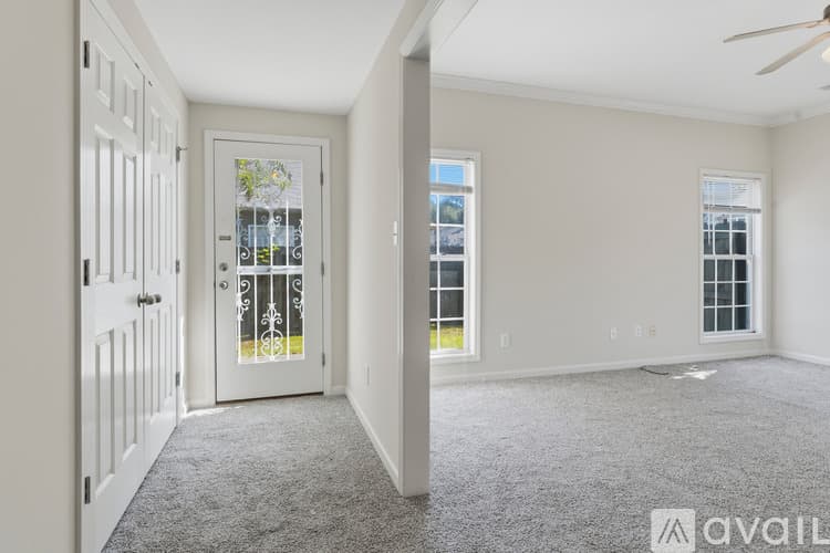 Moody Townhome: 2033 Queens Ct