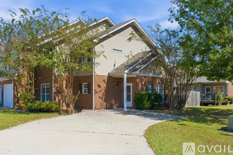 Moody Townhome: 2033 Queens Ct