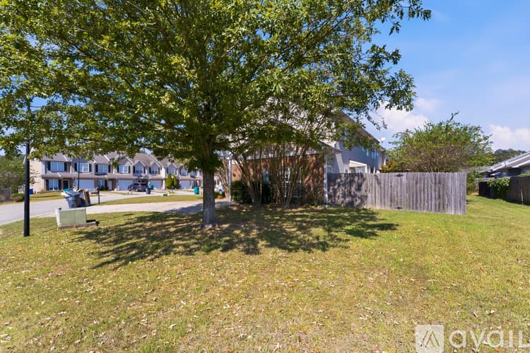 Moody Townhome: 2033 Queens Ct