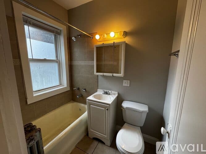 Chicago Apartment: 3834 W Palmer St