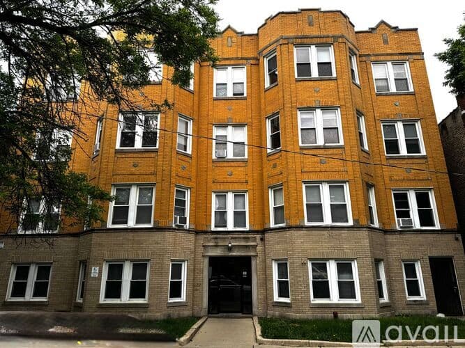 Chicago Apartment: 3834 W Palmer St