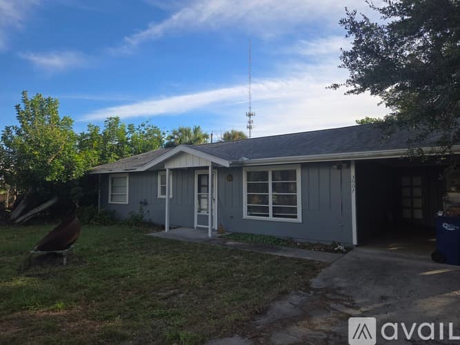 Bradenton House: 3007 40th Avenue West