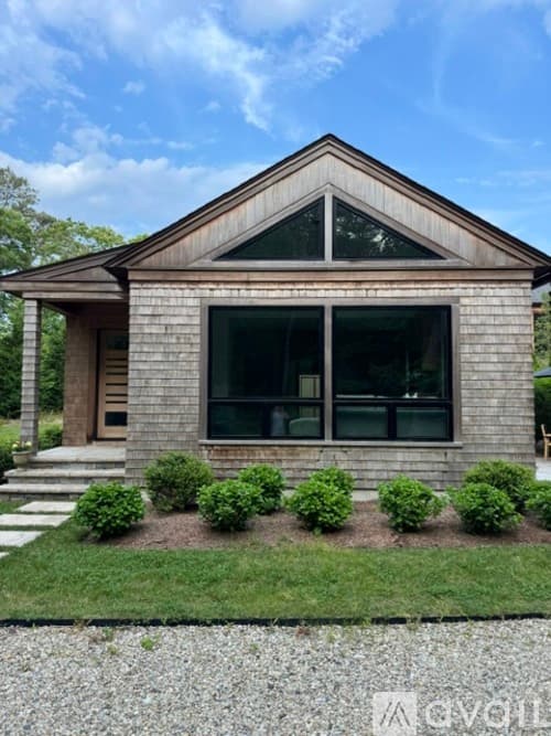 Barnstable House: 175 Pine Ridge Road