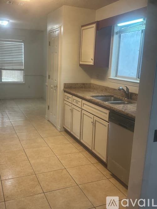 Mary Esther House: 434 Bridgewater Ct