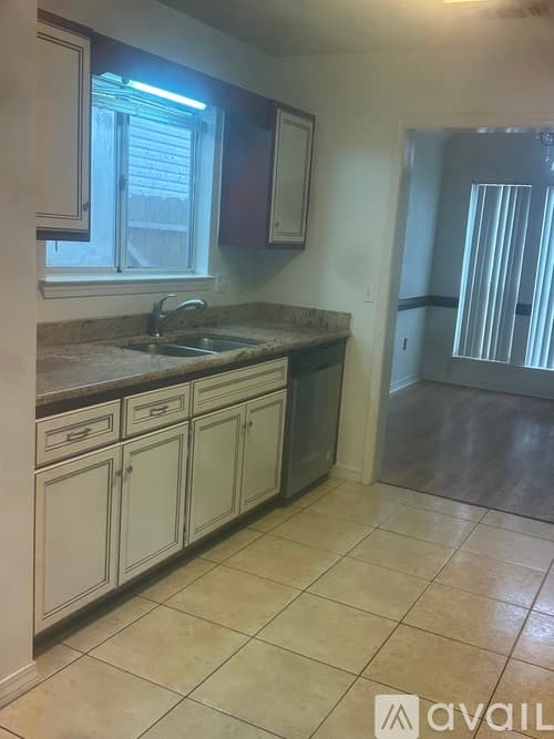 Mary Esther House: 434 Bridgewater Ct