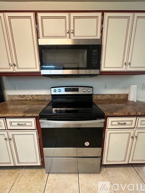 Mary Esther House: 434 Bridgewater Ct
