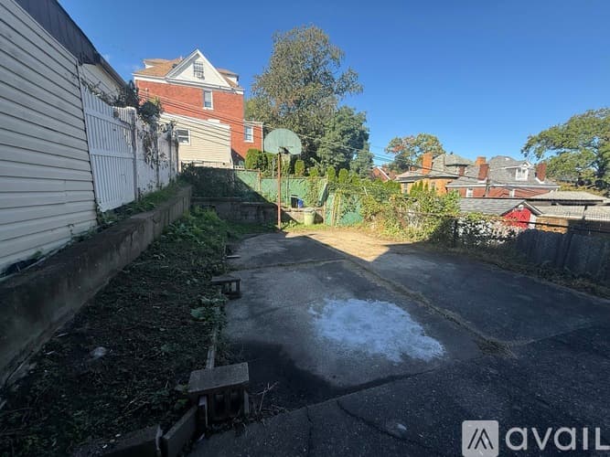 Pittsburgh Apartment: 1128 Greenfield Avenue