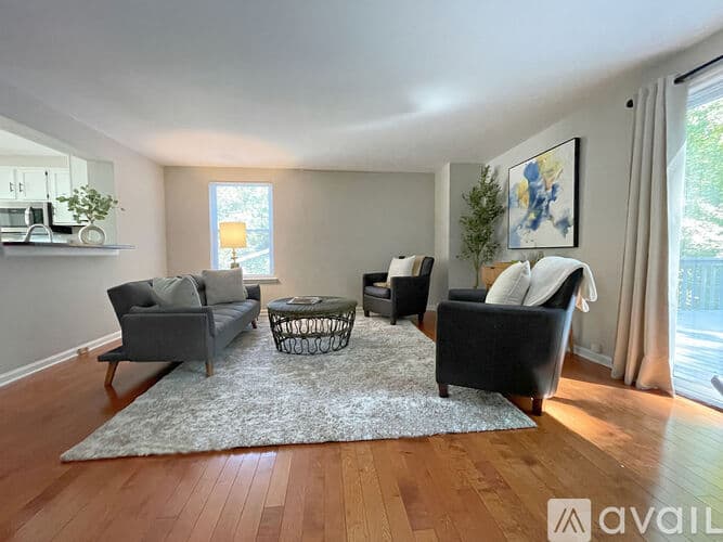 Raleigh House: 7328 Summerland Dr