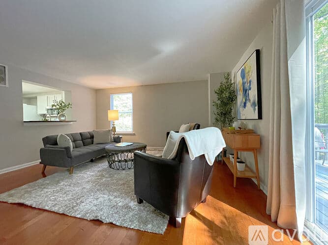Raleigh House: 7328 Summerland Dr