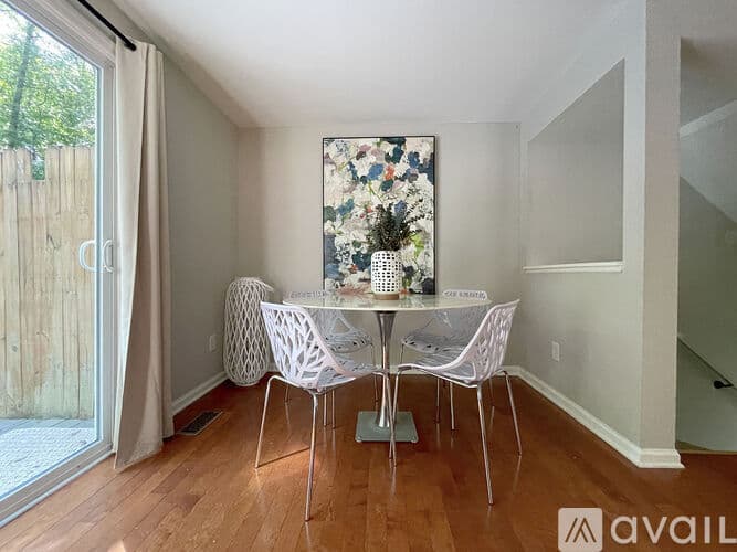 Raleigh House: 7328 Summerland Dr