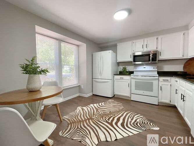 Raleigh House: 7328 Summerland Dr