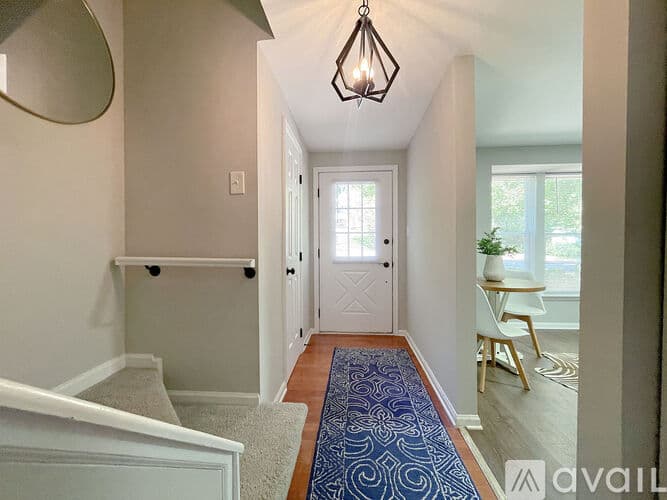 Raleigh House: 7328 Summerland Dr