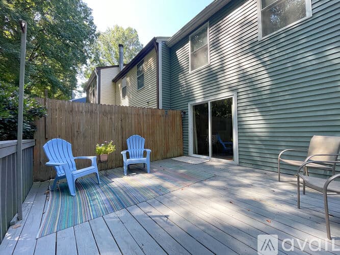 Raleigh House: 7328 Summerland Dr