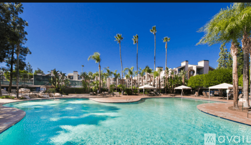 Woodland Hills Condo: 21550 Burbank Boulevard