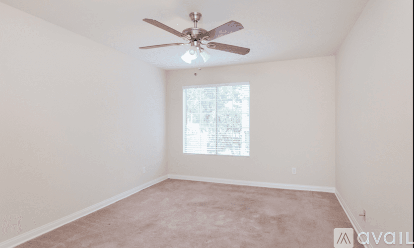 Woodland Hills Condo: 21550 Burbank Boulevard