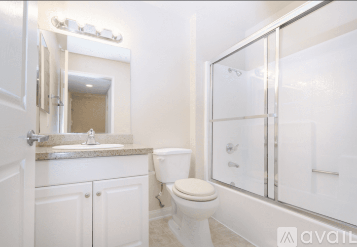 Woodland Hills Condo: 21550 Burbank Boulevard