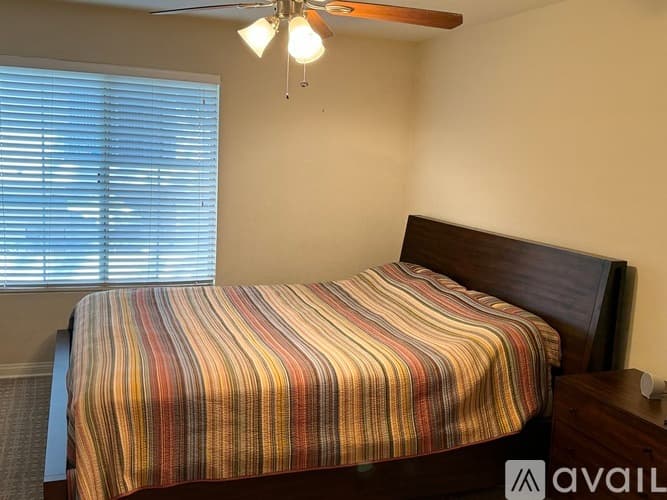 Woodland Hills Condo: 21550 Burbank Boulevard