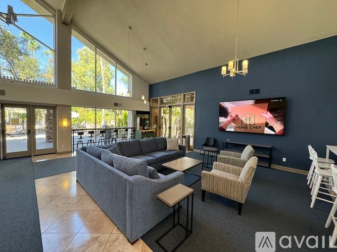 Woodland Hills Condo: 21550 Burbank Boulevard