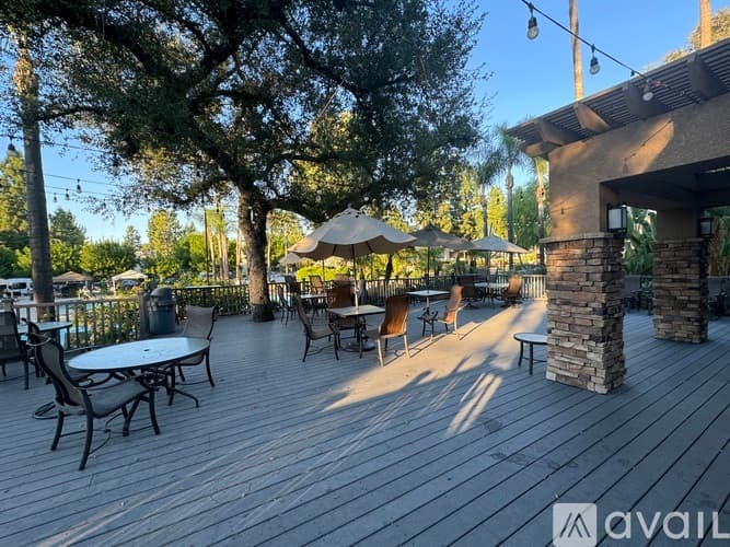 Woodland Hills Condo: 21550 Burbank Boulevard