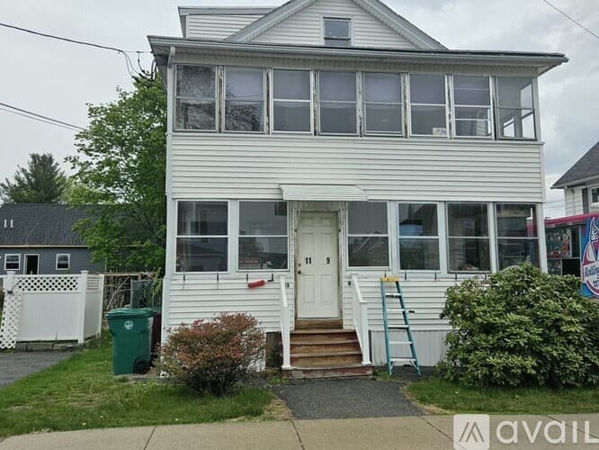 Lowell Apartment: 9 Victoria St
