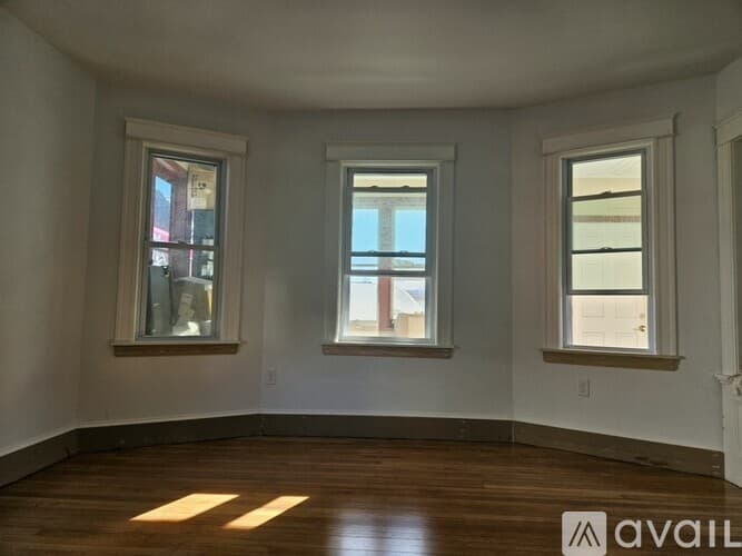 Lowell Apartment: 9 Victoria St