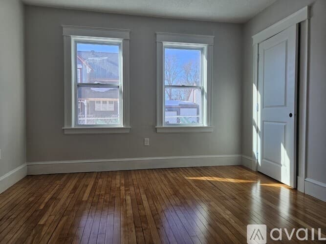 Lowell Apartment: 9 Victoria St