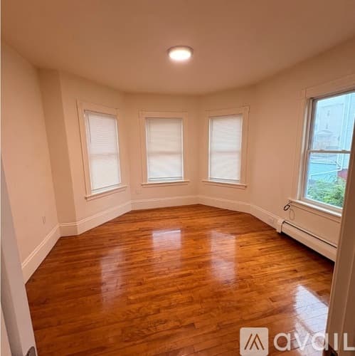 Worcester Apartment: 9 E Shelby St