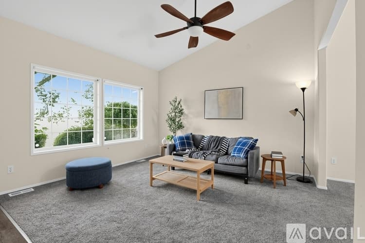 Camano House: 844 W Holbeck Dr