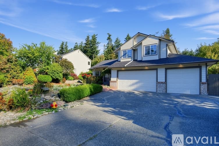Camano House: 844 W Holbeck Dr