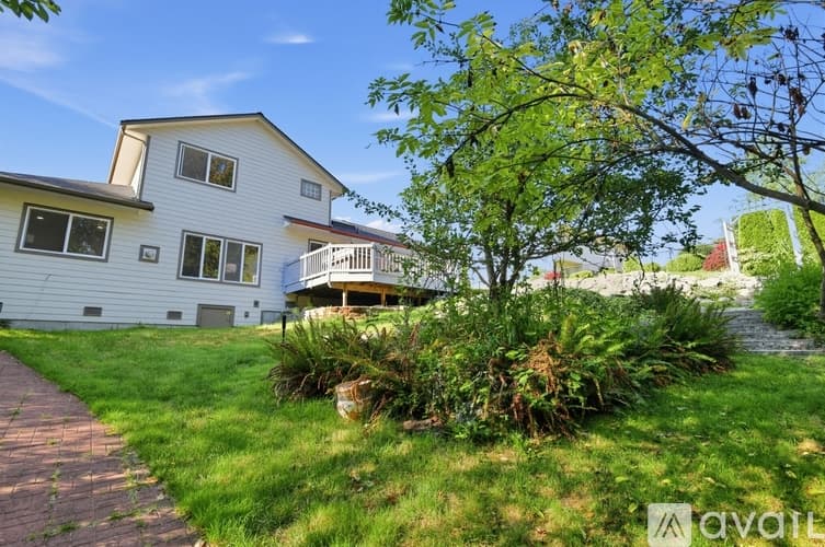 Camano House: 844 W Holbeck Dr