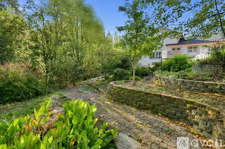 Camano House: 844 W Holbeck Dr