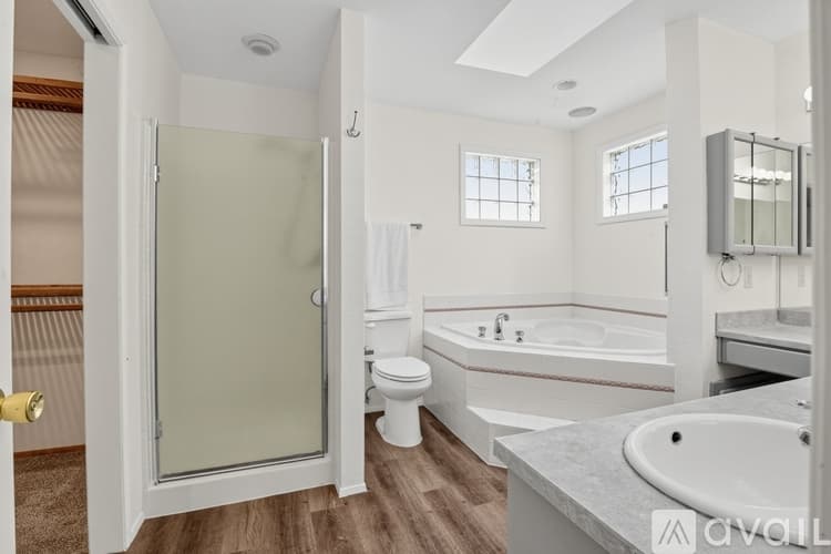 Camano House: 844 W Holbeck Dr