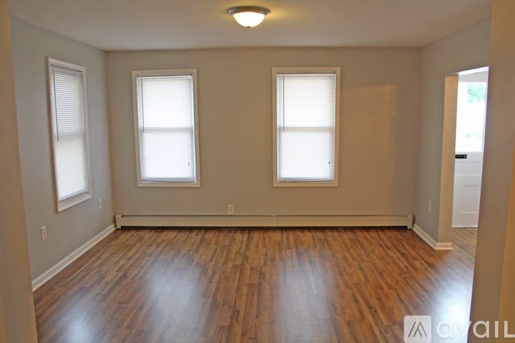 Phillipsburg House: 106 Summit Ave