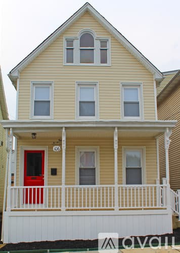 Phillipsburg House: 106 Summit Ave