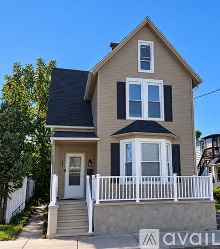 Phillipsburg House: 142 Summit Ave
